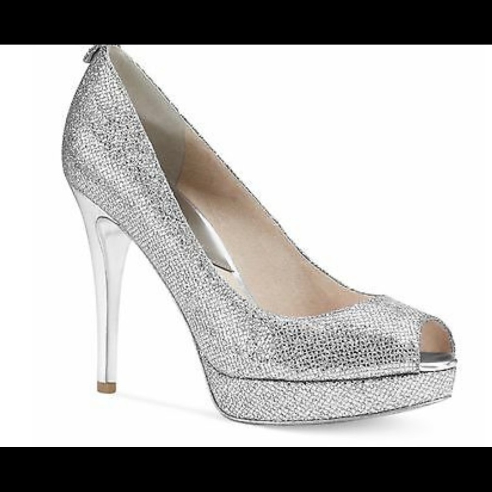 🎉HP🎉MICHAEL KORS York Platform Pumps